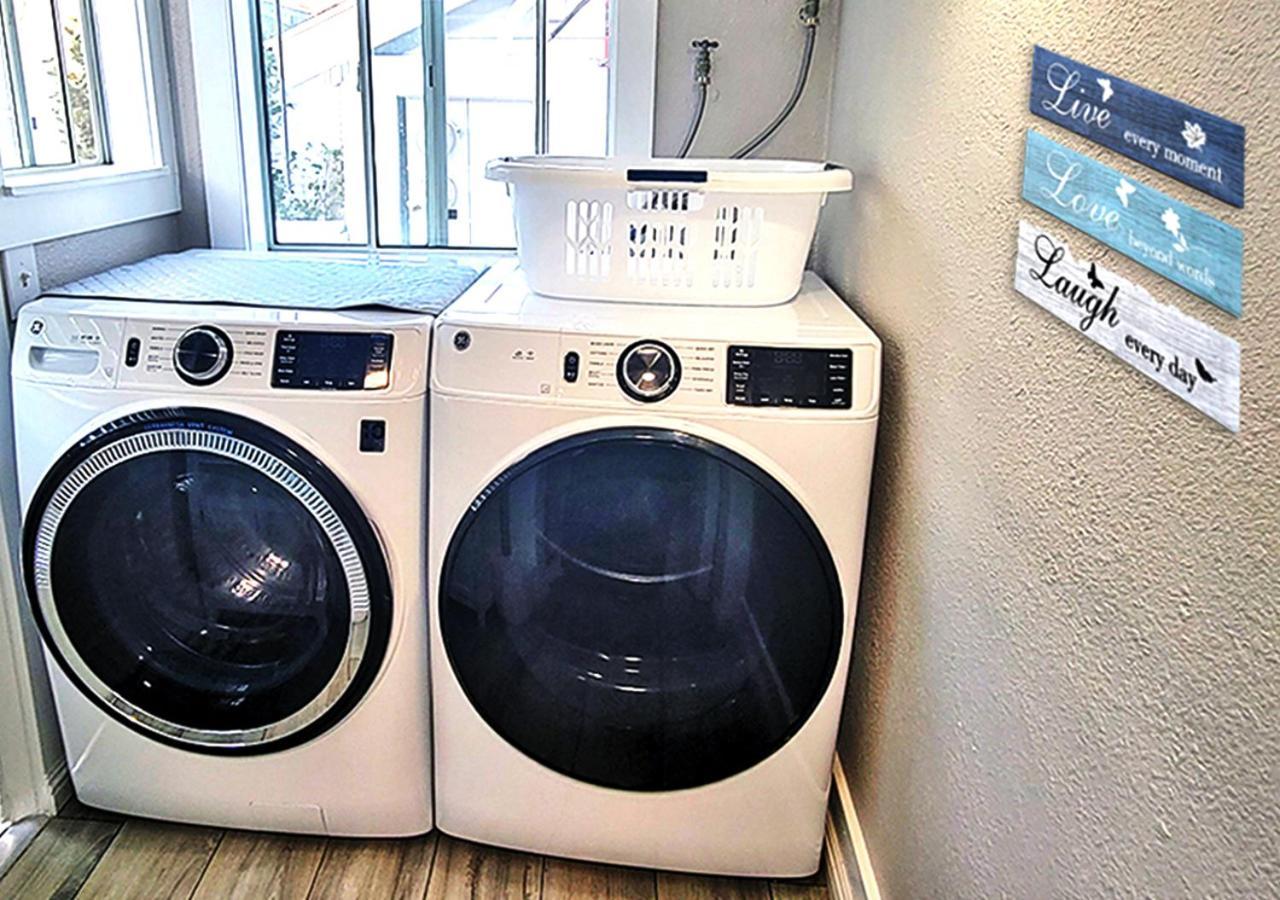 Beautiful Guesthouse, Sleeps 4 - Kitchen, Private Laundry, Ac, Parking, 65' Tv, Close To Stores, Restaurants & Beach Long Beach Dış mekan fotoğraf